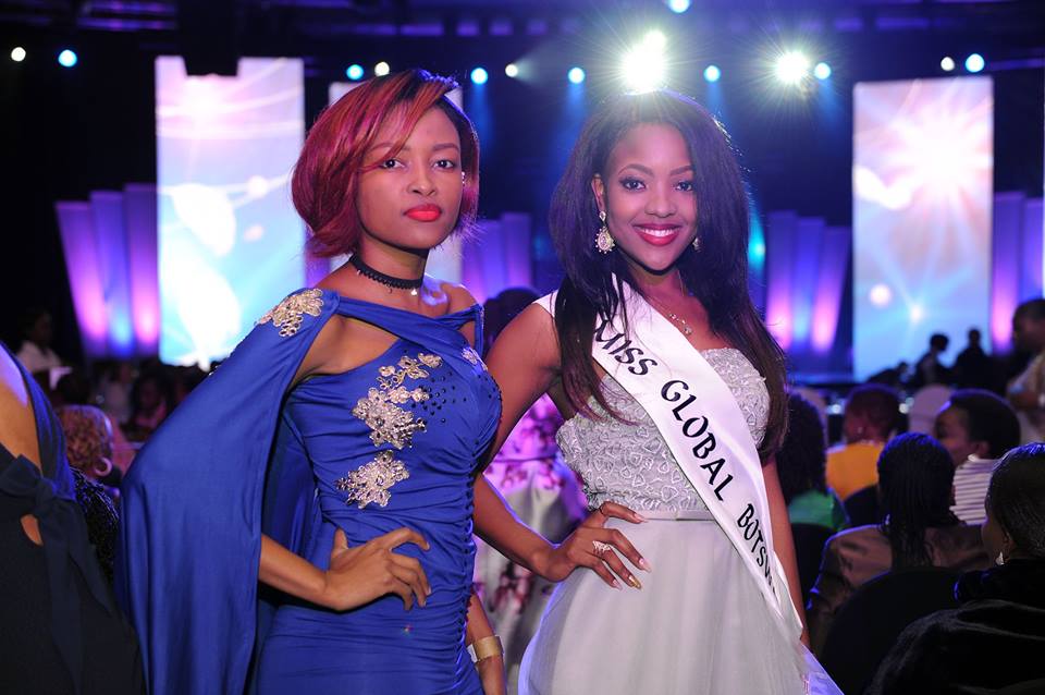 Guests arriving to witness the crowning. (Pic:MONIRUL BHUIYAN/PRESS PHOTO)