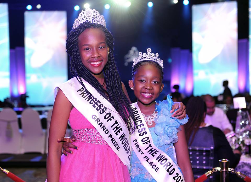Guests arriving to witness the crowning. (Pic:MONIRUL BHUIYAN/PRESS PHOTO)